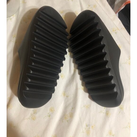 Adidas Yeezy Slide Onyx - Men’s Size 4 (No Box) - Picture 5 of 5